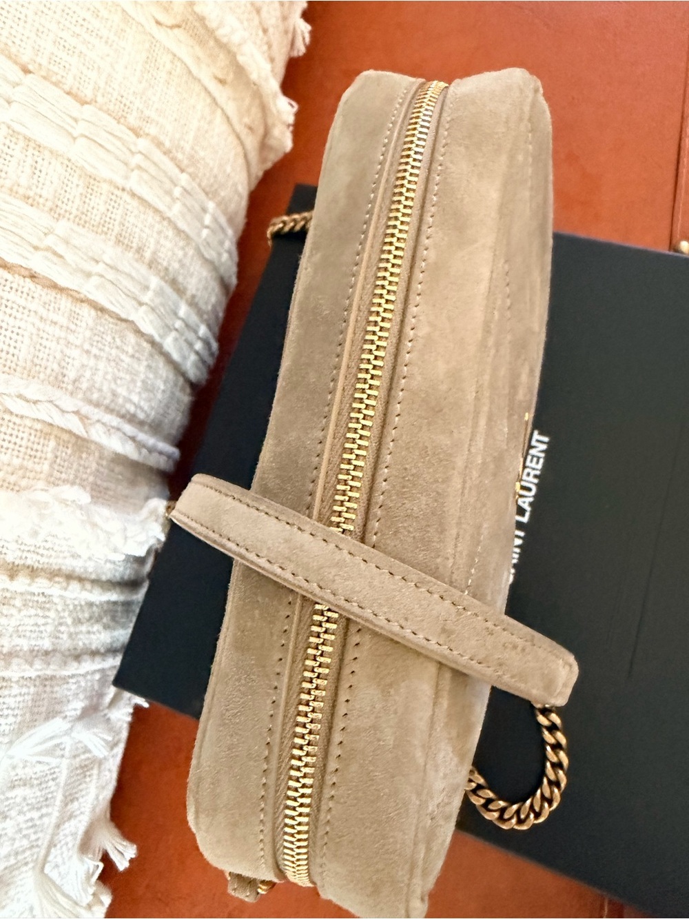 Brand new ✨Saint Laurent Beige Suede Lou Camera Bag with Gold Hardware - Picture 4 of 8